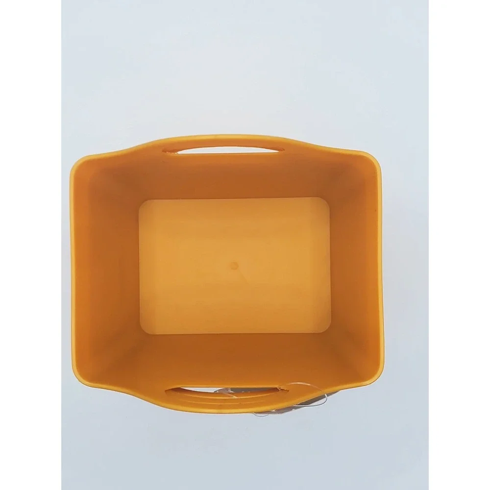 Cute set of containers